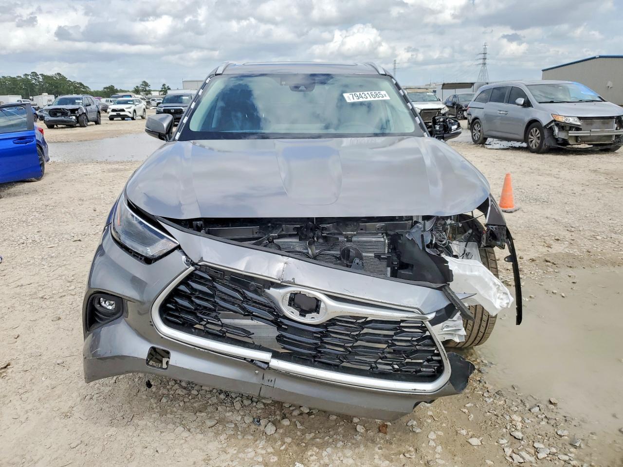 2026 Toyota Highla Xle - Image 5