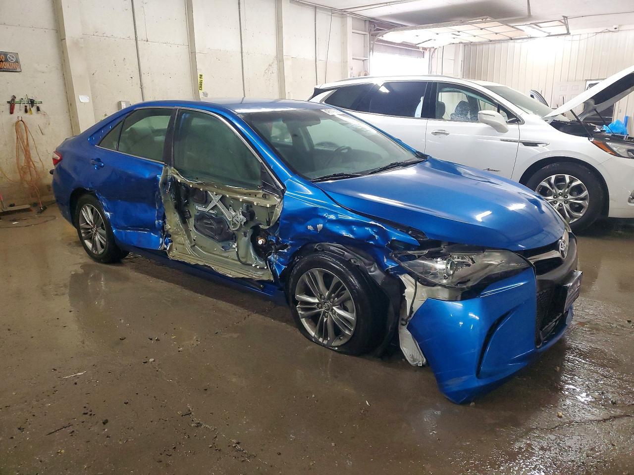 2017 Toyota Camry Se - Фото 4