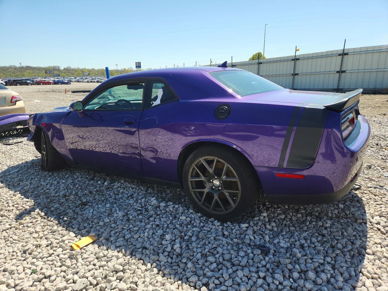2016 Dodge Challenger R - Image 2