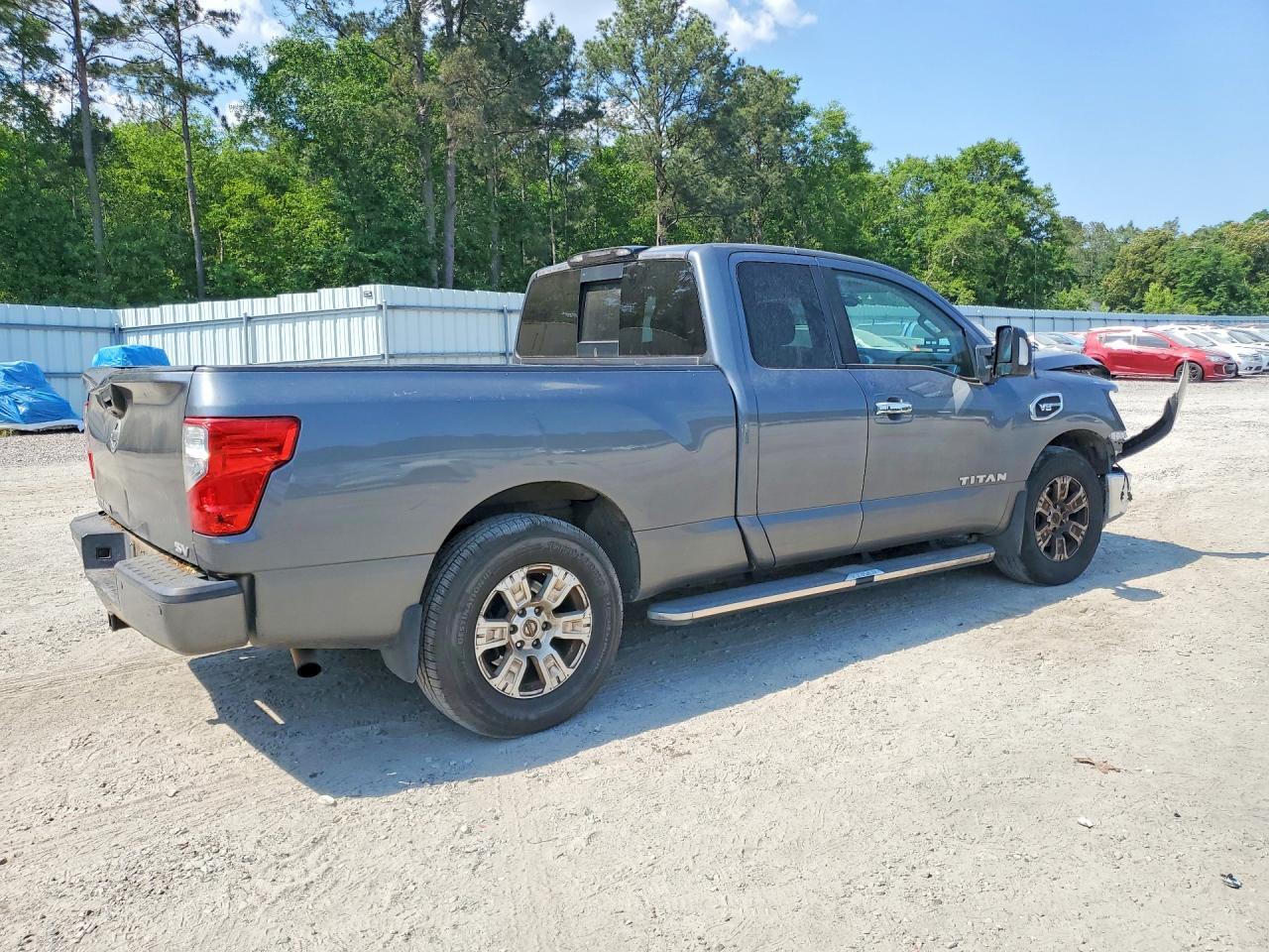 2017 Nissan Titan Sv - Image 3