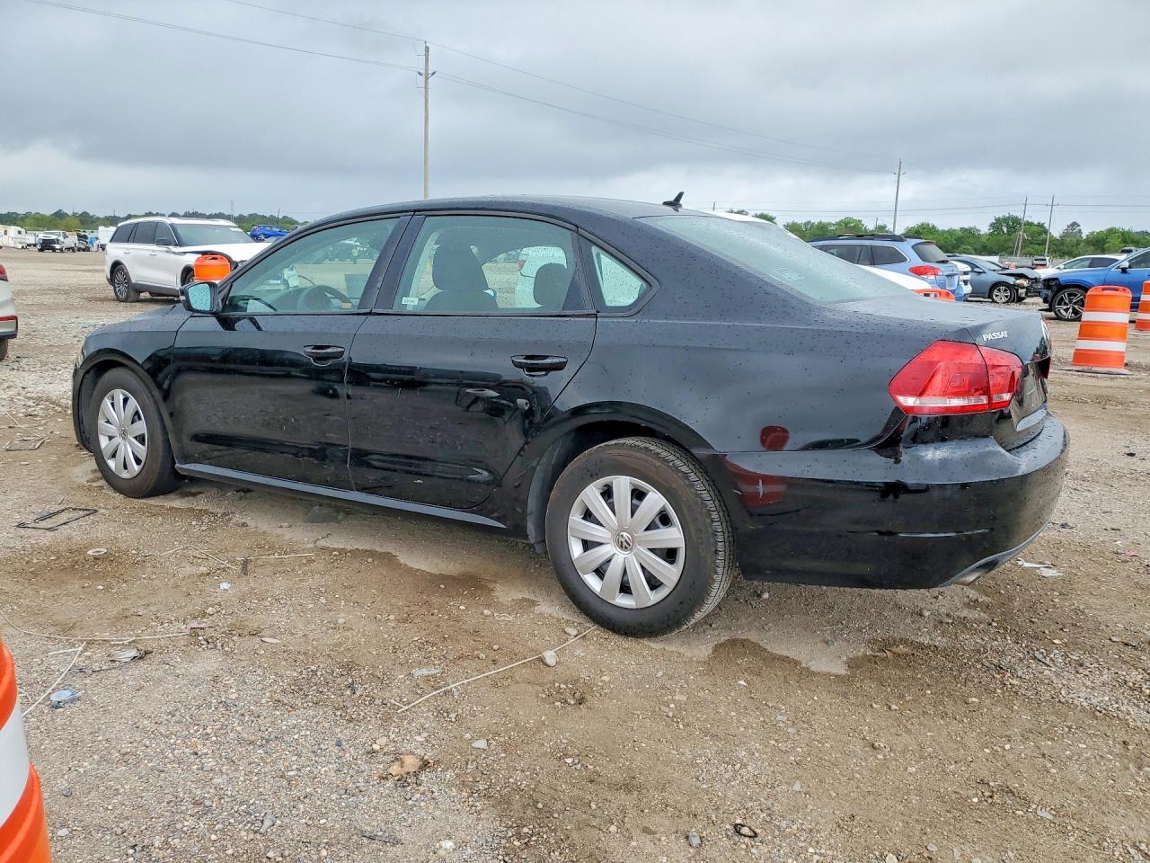 2013 Volkswagen Passat S - Фото 3
