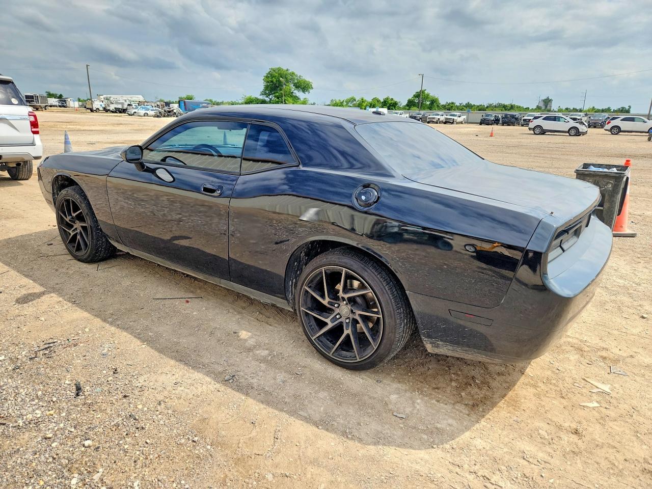 2010 Dodge Challenger Se - Image 2