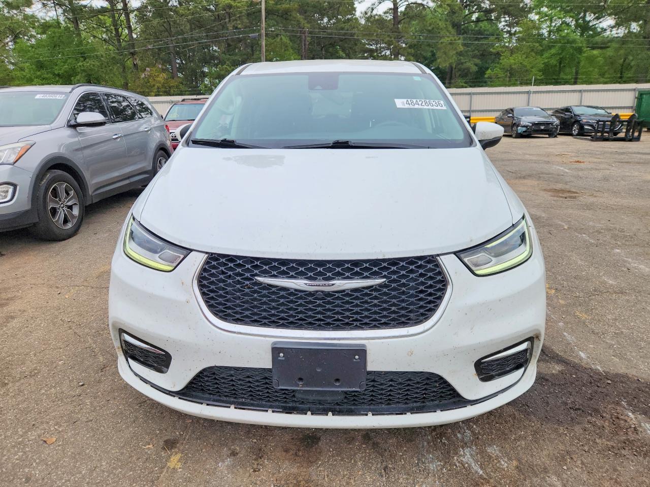 2023 Chrysler Pacifica Hybrid Touring L - Image 5