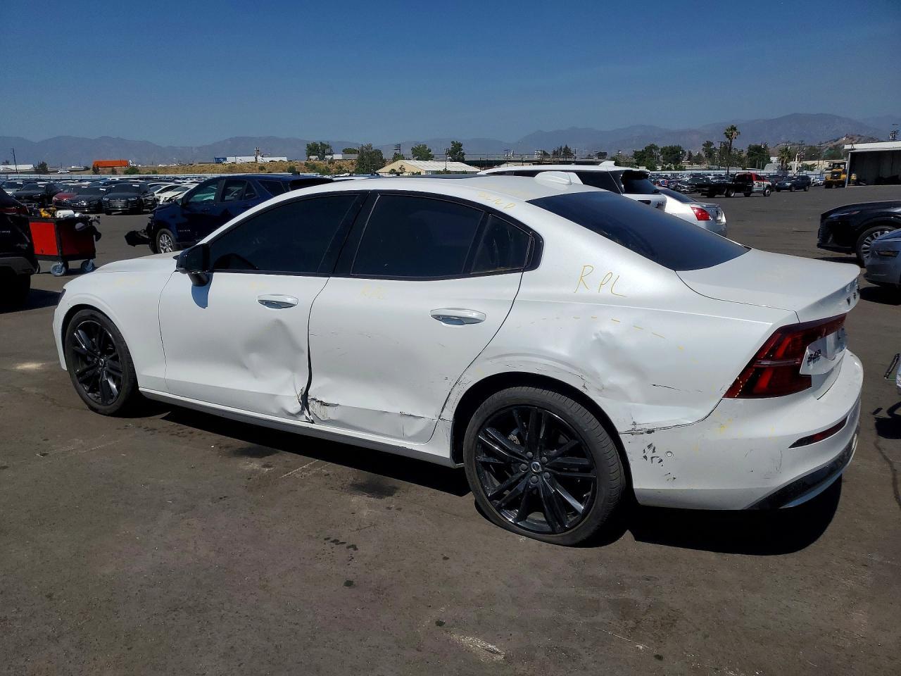 2024 Volvo S60 Plus - Фото 2