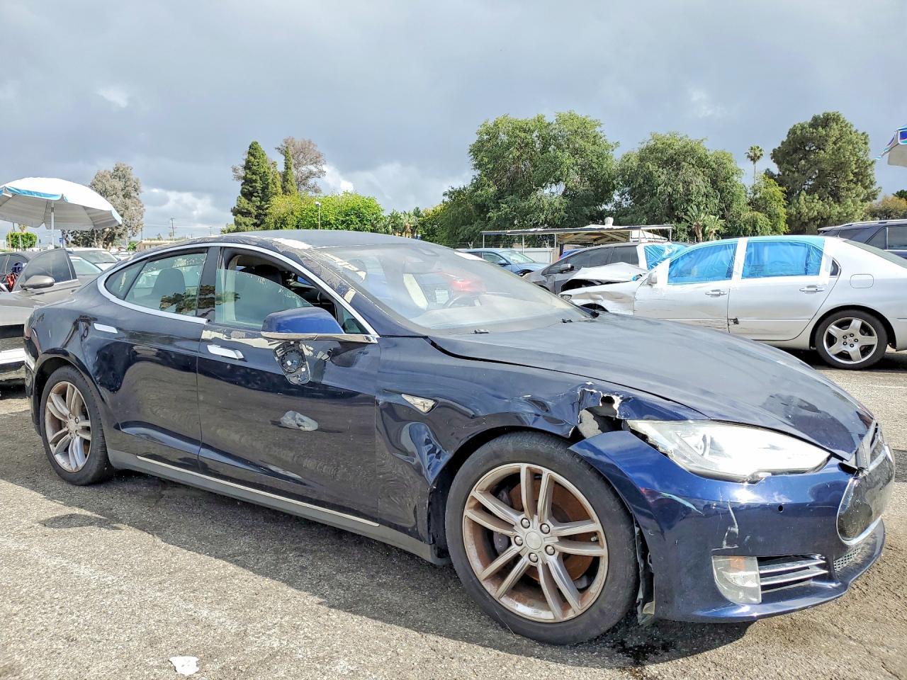 2015 Tesla Model S 85 - Фото 4