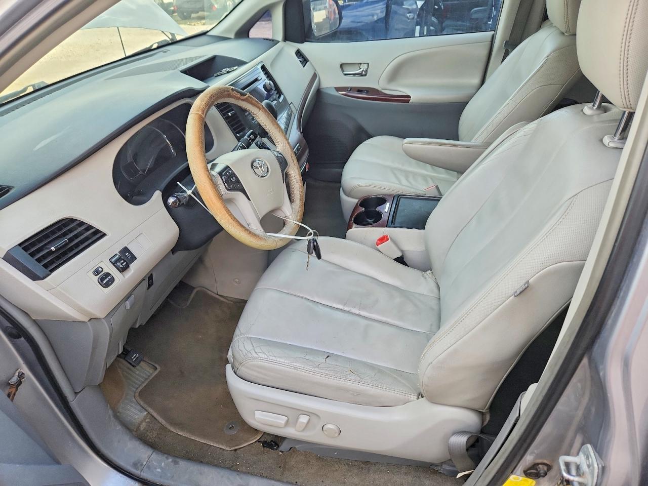 2012 Toyota Sienna Xle 8-Passenger - Image 7