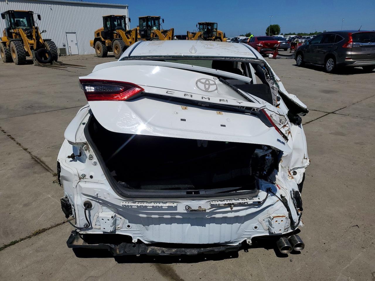 2021 Toyota Camry Se - Image 6