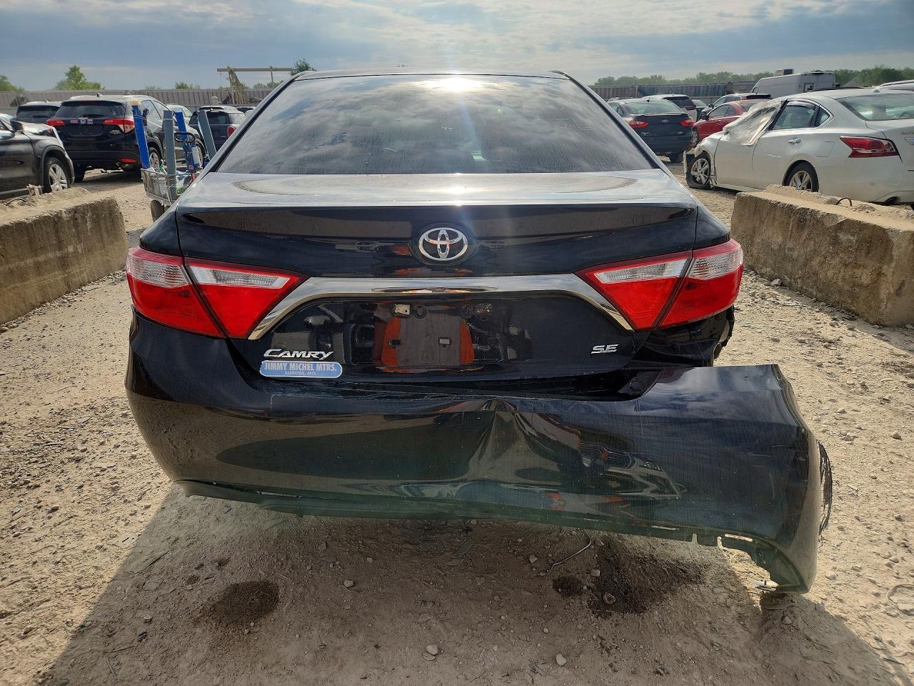 2017 Toyota Camry Se - Фото 6