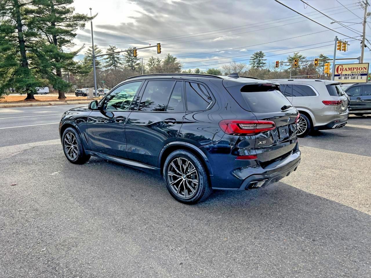 2021 BMW X5 xDrive40I - Фото 3