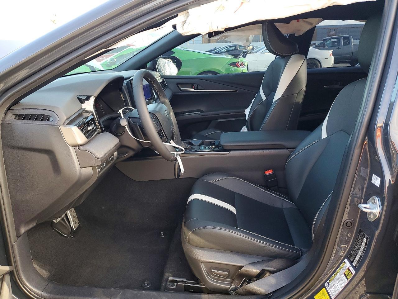 2025 Toyota Camry Se - Image 7