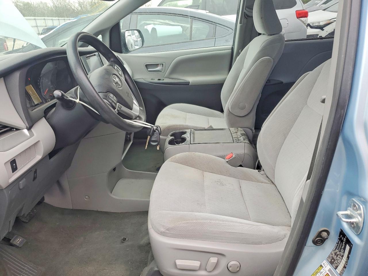2017 Toyota Sienna Le 8-Passenger - Фото 7