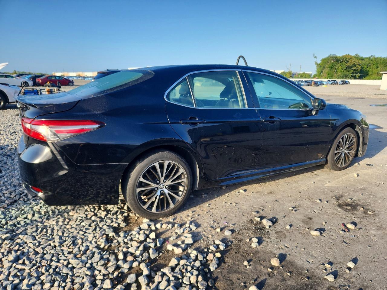 2018 Toyota Camry Se - Фото 3