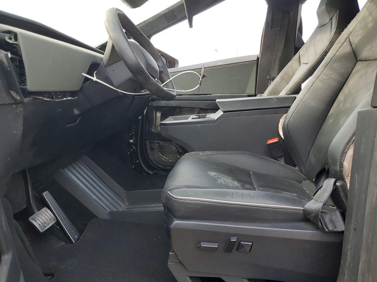 2025 Tesla Cybertruck - Фото 7