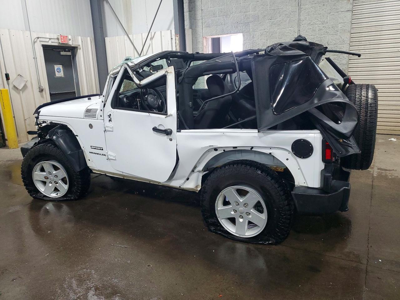 2017 Jeep Wrangler Sport - Фото 2