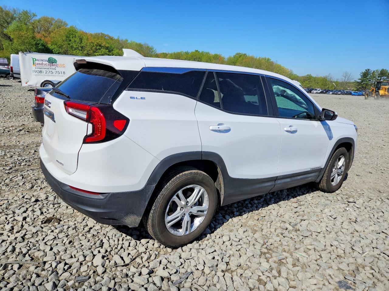 2024 GMC Terrain Sle - Image 3