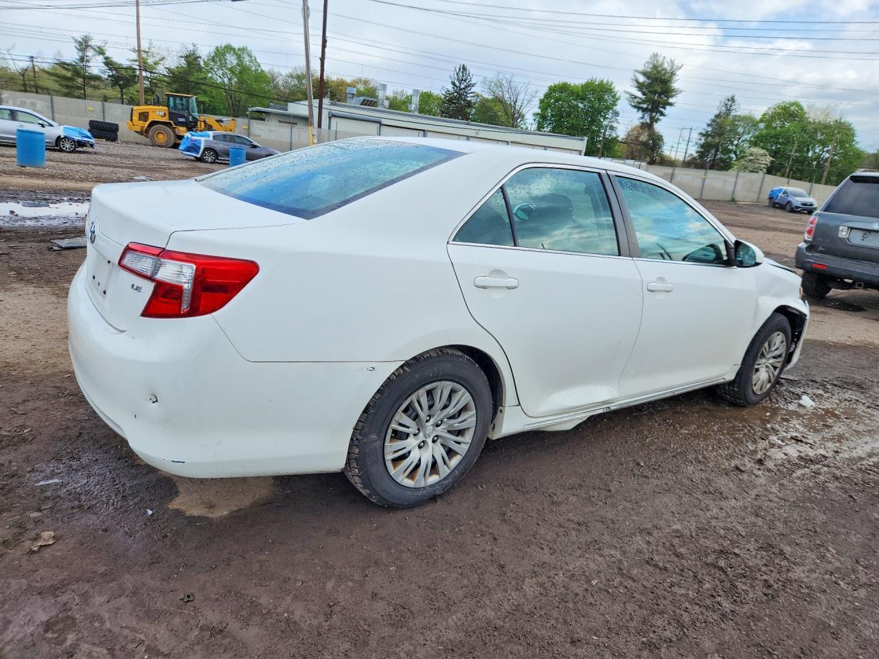2014 Toyota Camry Le - Image 3