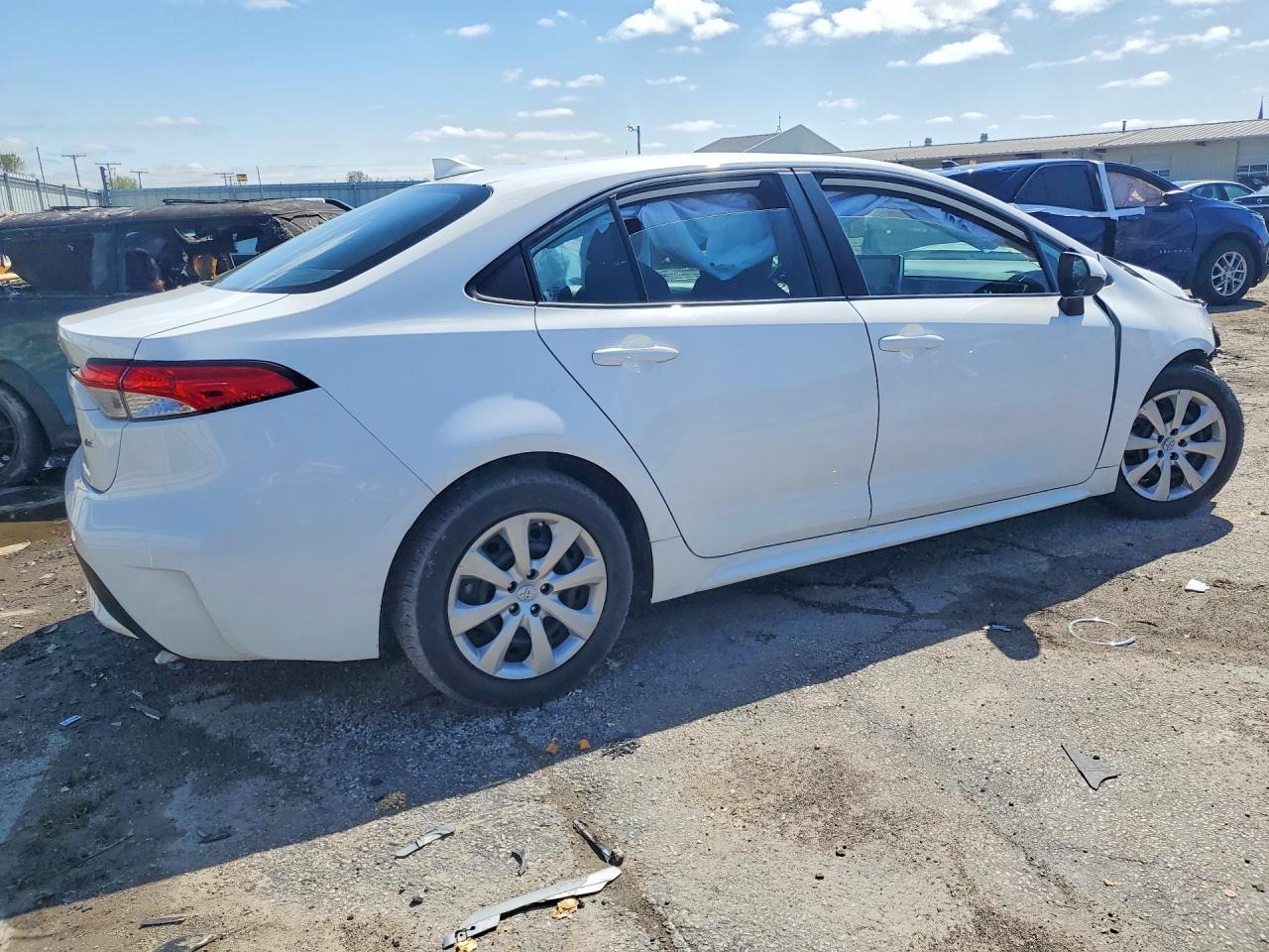 2021 Toyota Corolla Le - Image 3