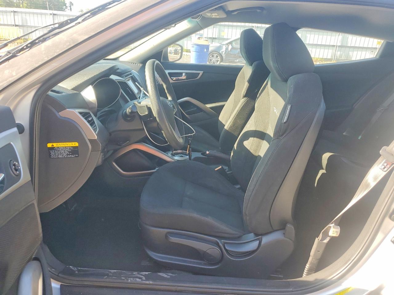 2014 Hyundai Veloster Base - Image 7