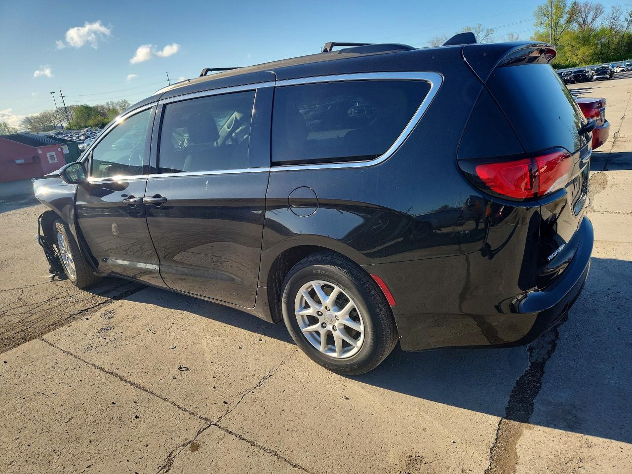 2020 Chrysler Voyager Lxi - Фото 2