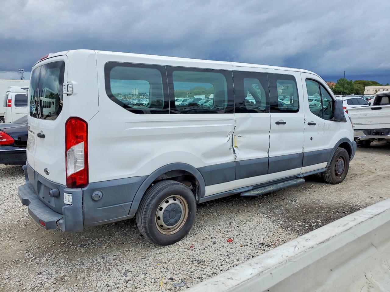 2015 Ford Transit T-350 - Фото 3