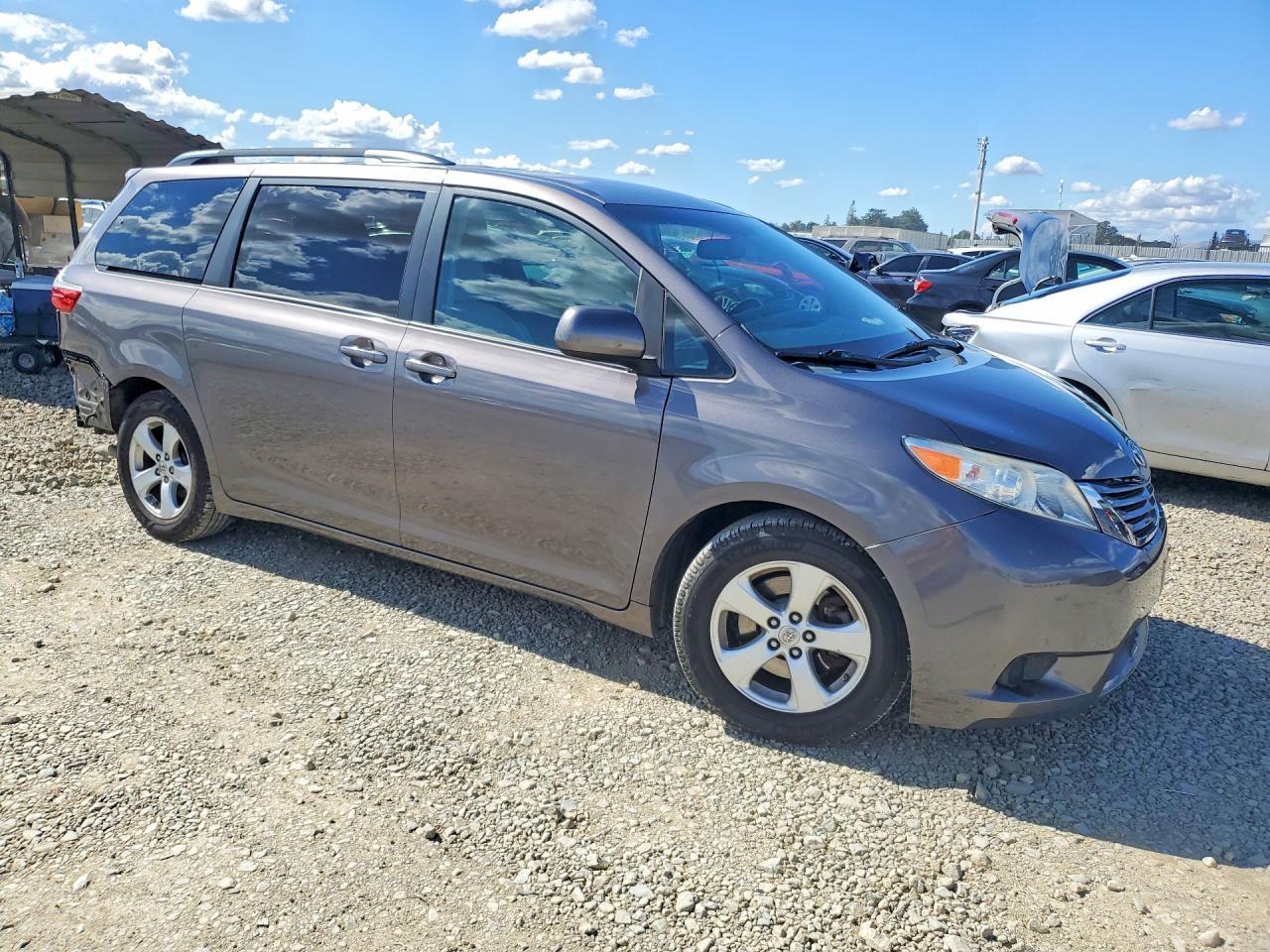 2015 Toyota Sienna Le - Фото 4