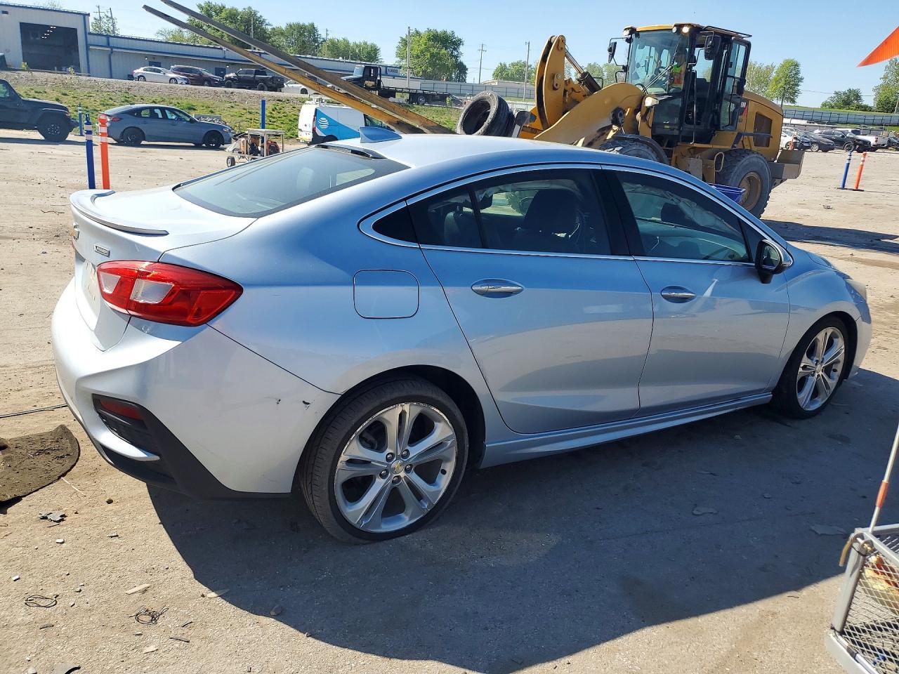 2017 Chevrolet Cruze Premier - Image 3