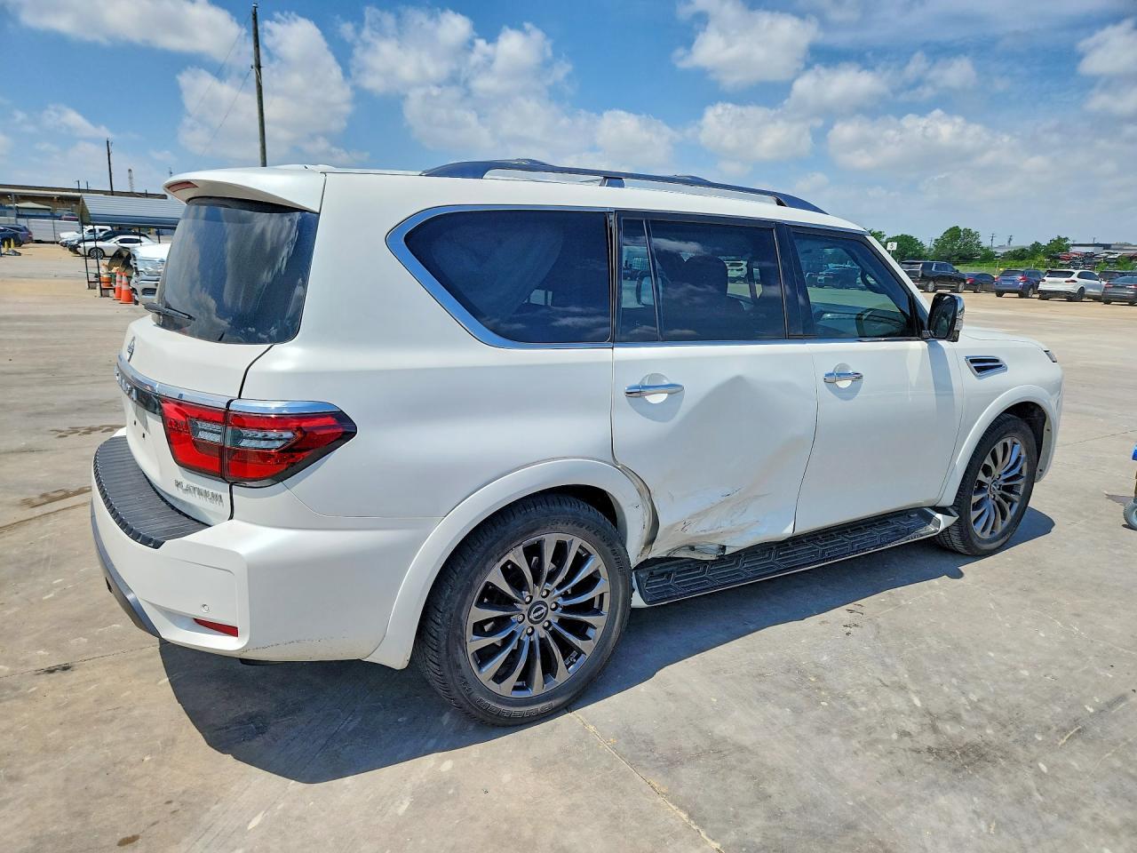 2024 Nissan Armada Platinum - Image 3