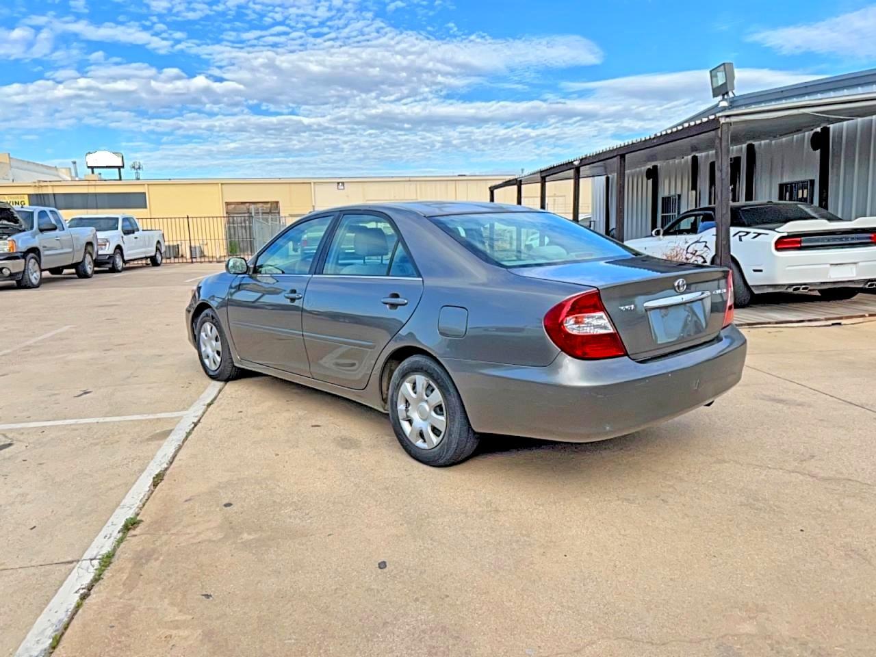 2004 Toyota Camry Le - Фото 3