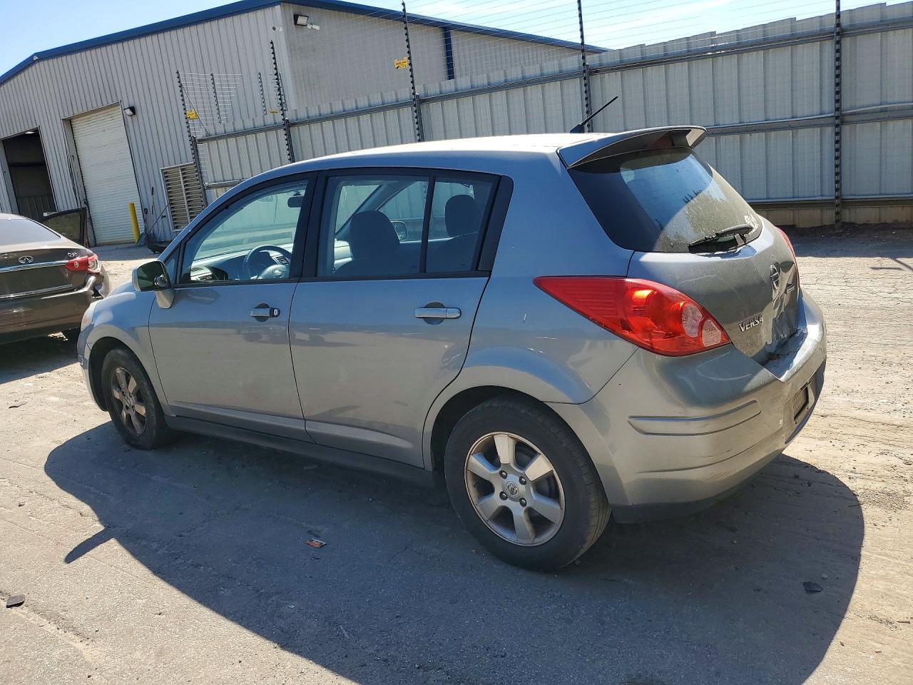 2012 Nissan Versa 1.8 S - Фото 2
