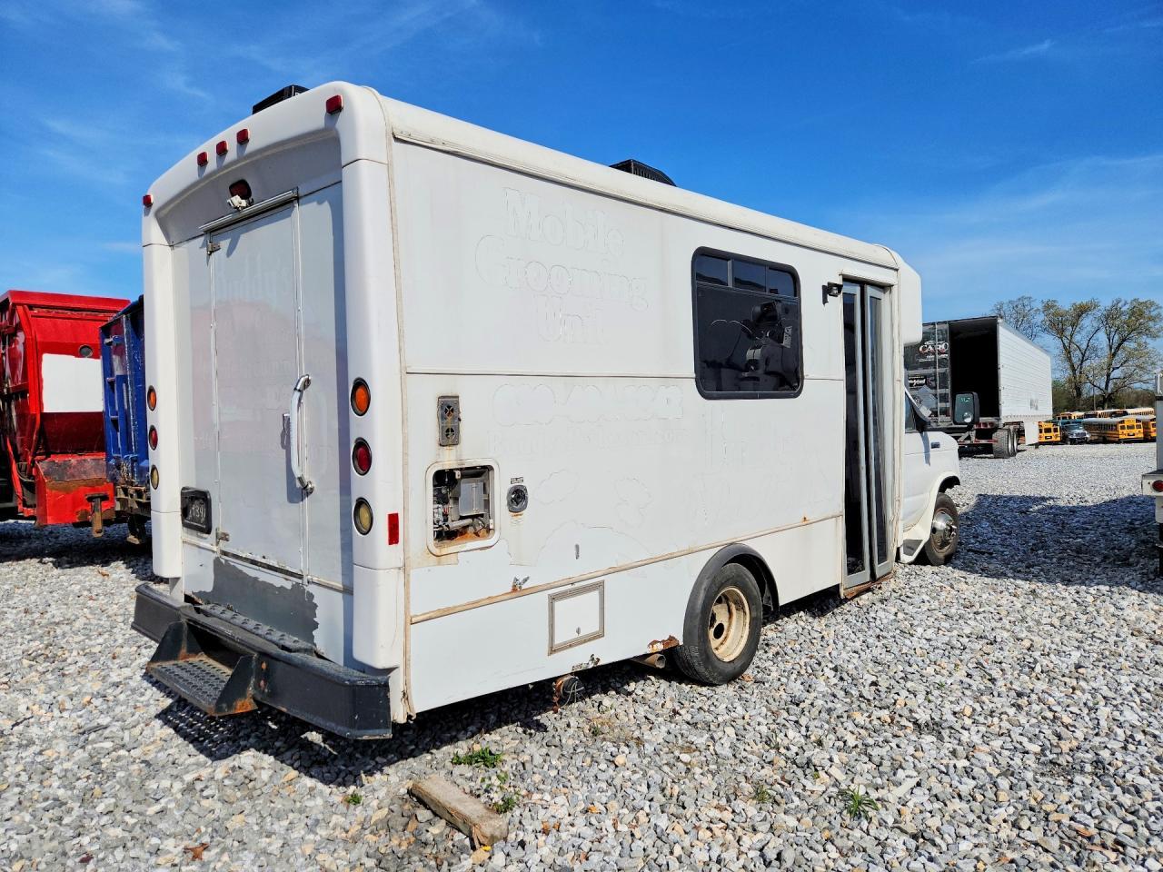 2016 Ford E450 - Image 3