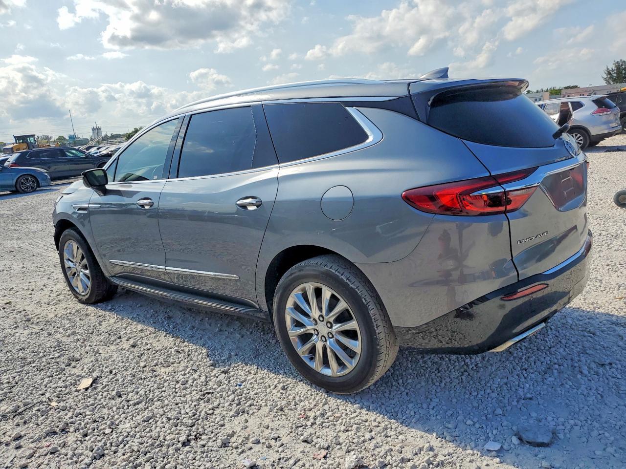 2021 Buick Enclave Essence - Image 2