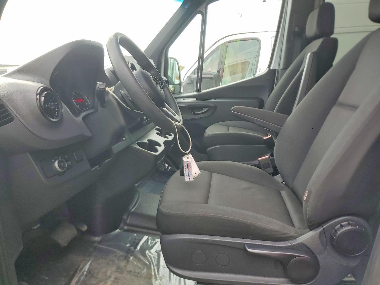 2024 Mercedes Benz Sprinter 2500 - Фото 7