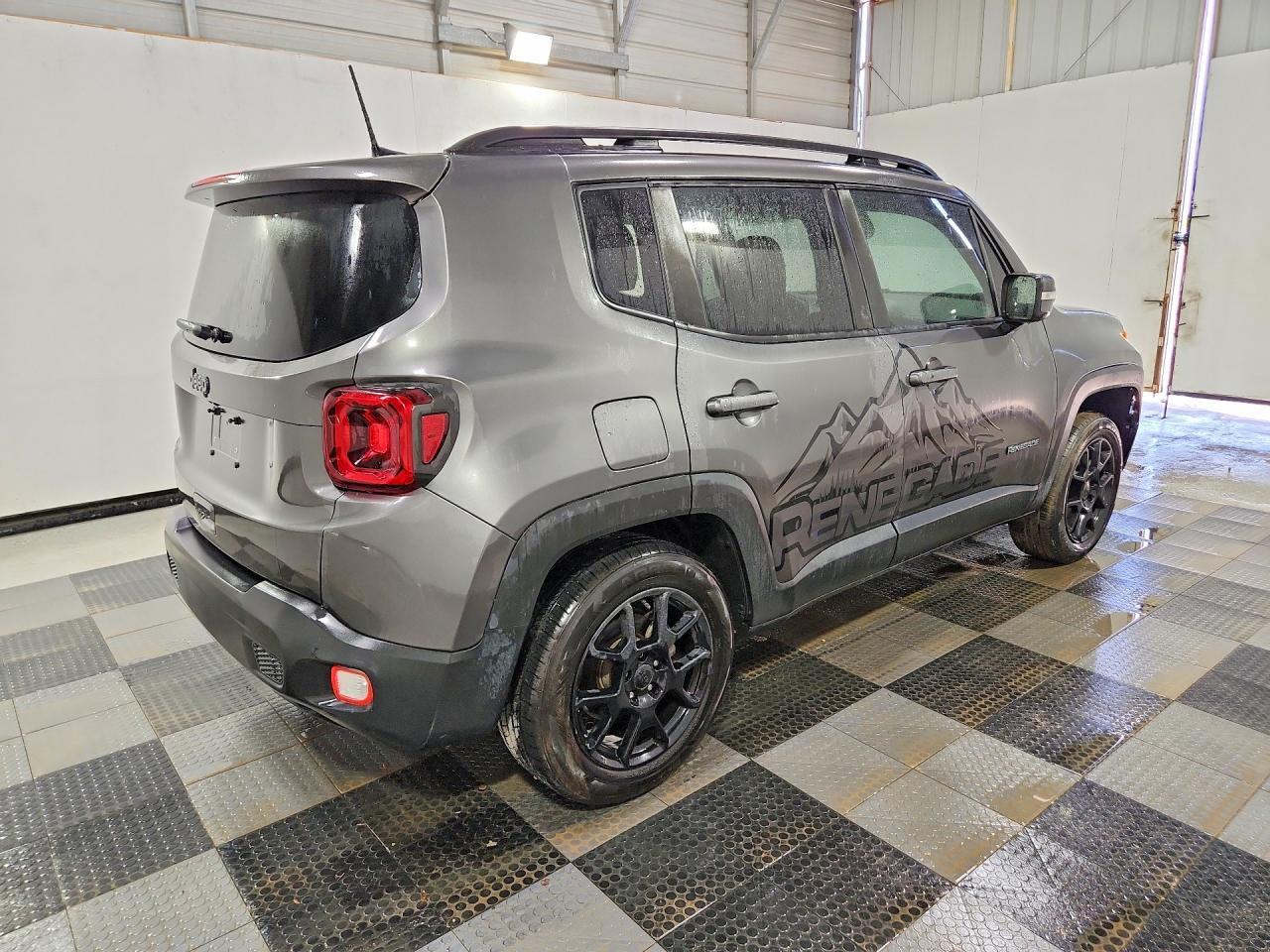 2019 Jeep Renegade Latitude - Image 3
