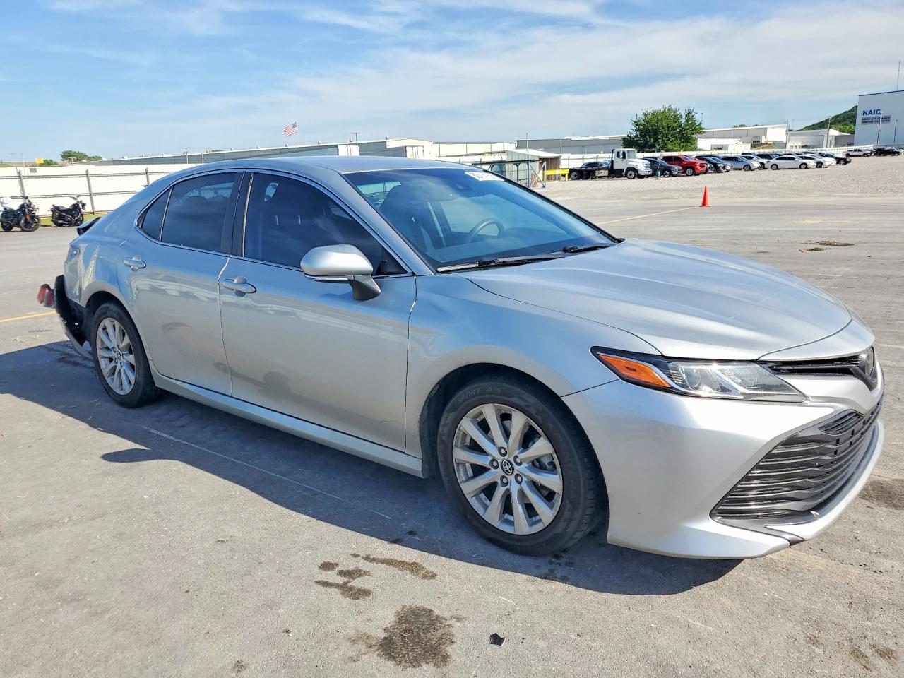2018 Toyota Camry Le - Фото 4