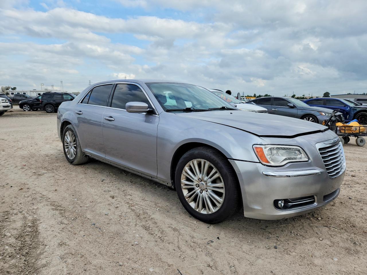 2014 Chrysler 300 - Image 4
