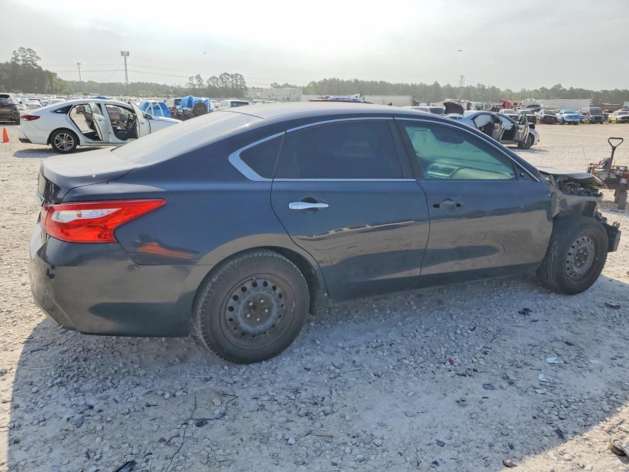 2016 Nissan Altima 2.5 S - Фото 3