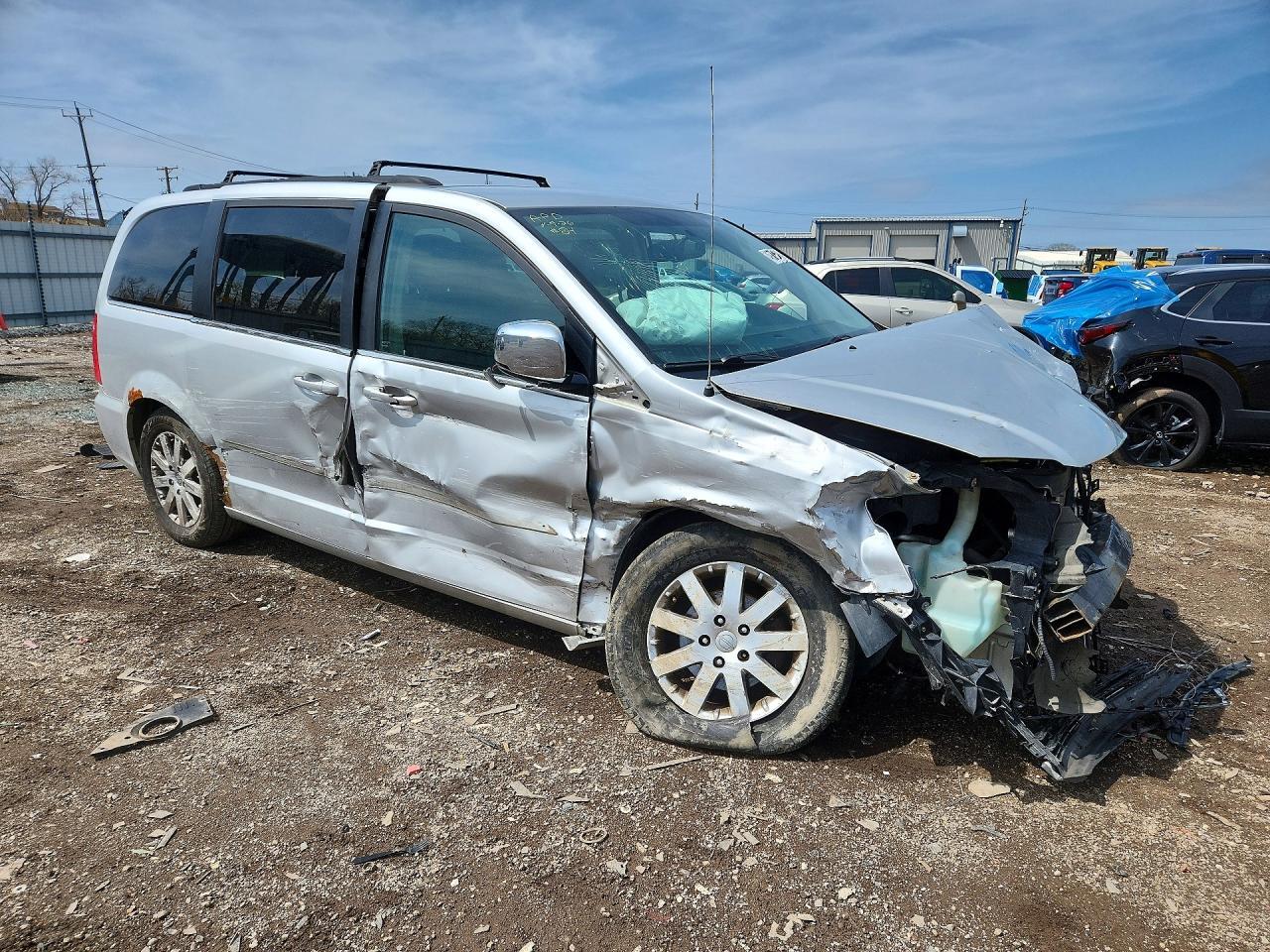 2011 Chrysler Town & Country Touring L - Фото 4