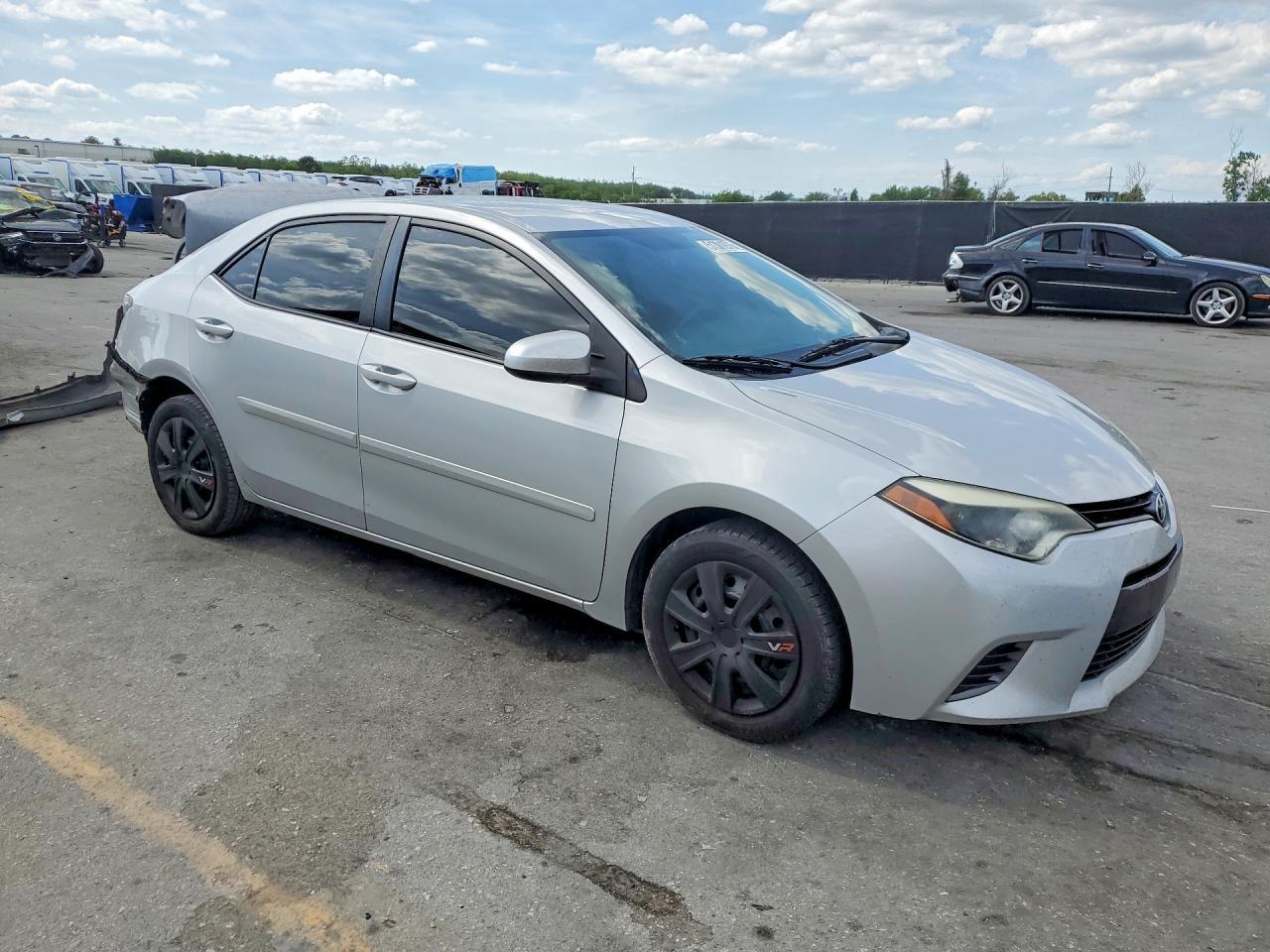 2015 Toyota Corolla Le - Image 4