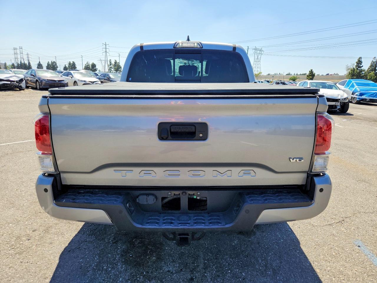 2017 Toyota Tacoma Limited - Фото 6