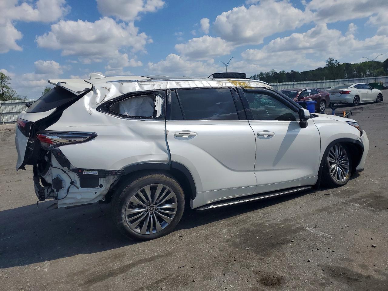 2021 Toyota Highlander Platinum - Фото 3
