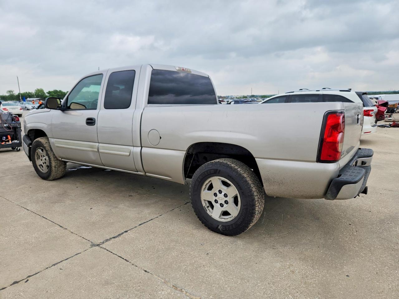 2005 Chevrolet Silverado K1500 - Image 2