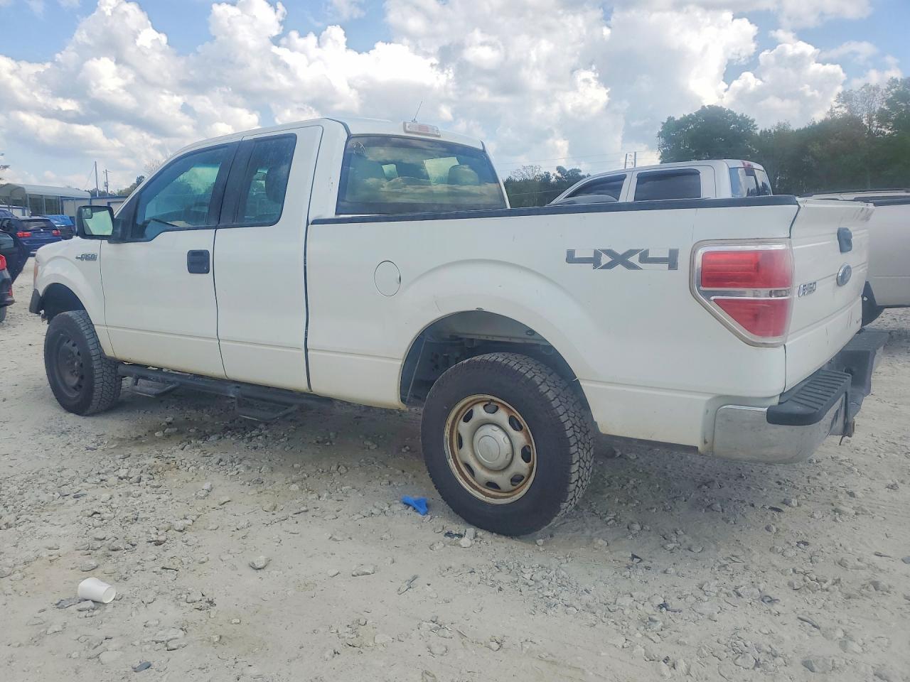 2013 Ford F150 Super Cab - Фото 2