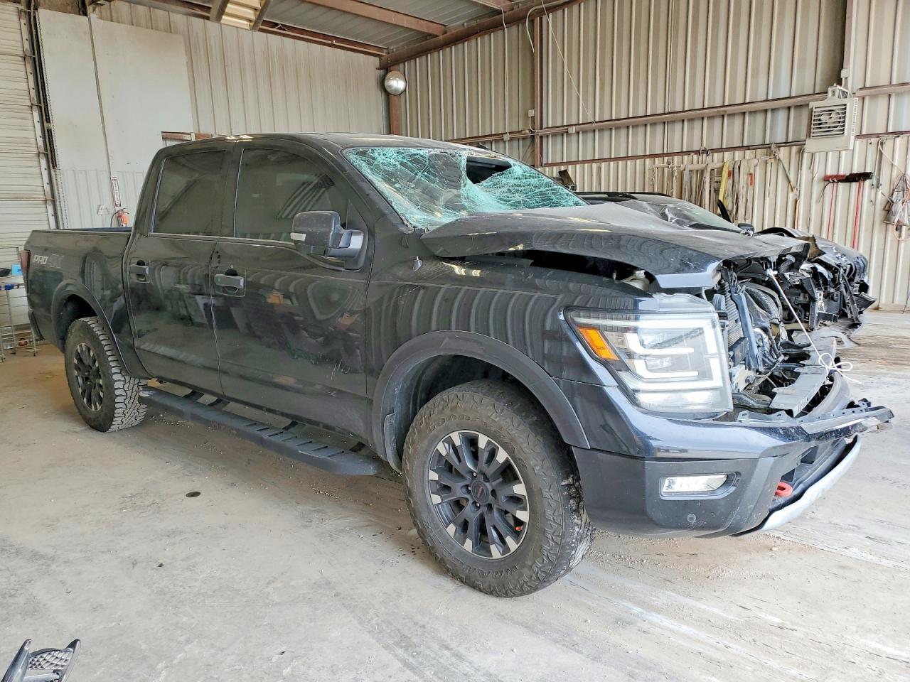 2021 Nissan Titan Pro-4X - Фото 4
