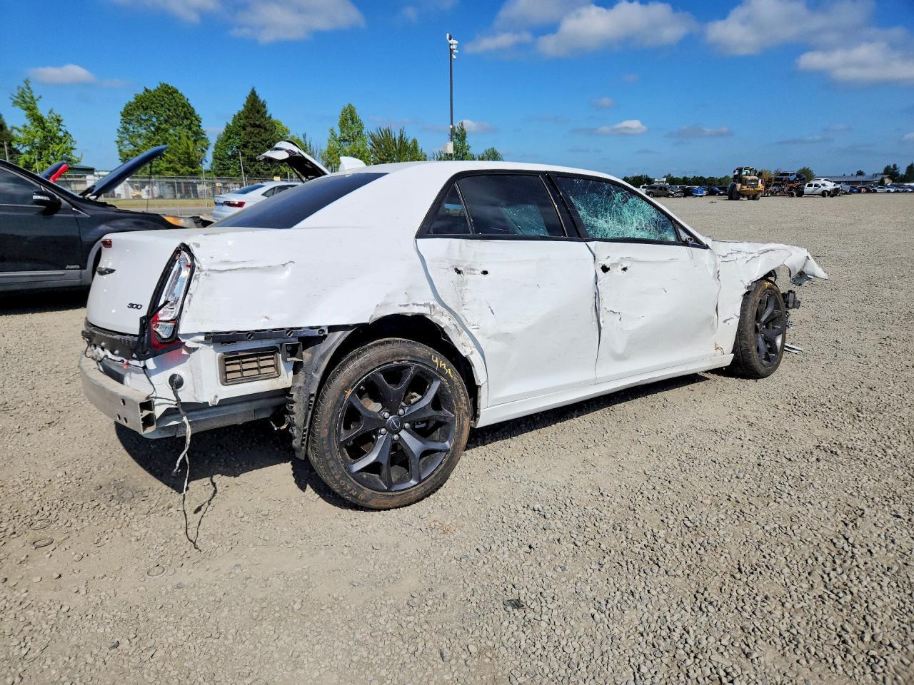 2022 Chrysler 300 Touring L - Image 3