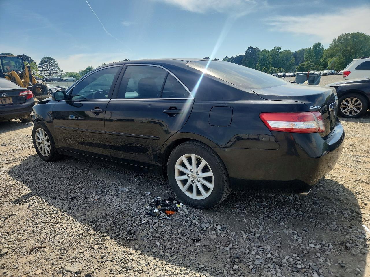 2010 Toyota Camry Xle V6 - Image 2