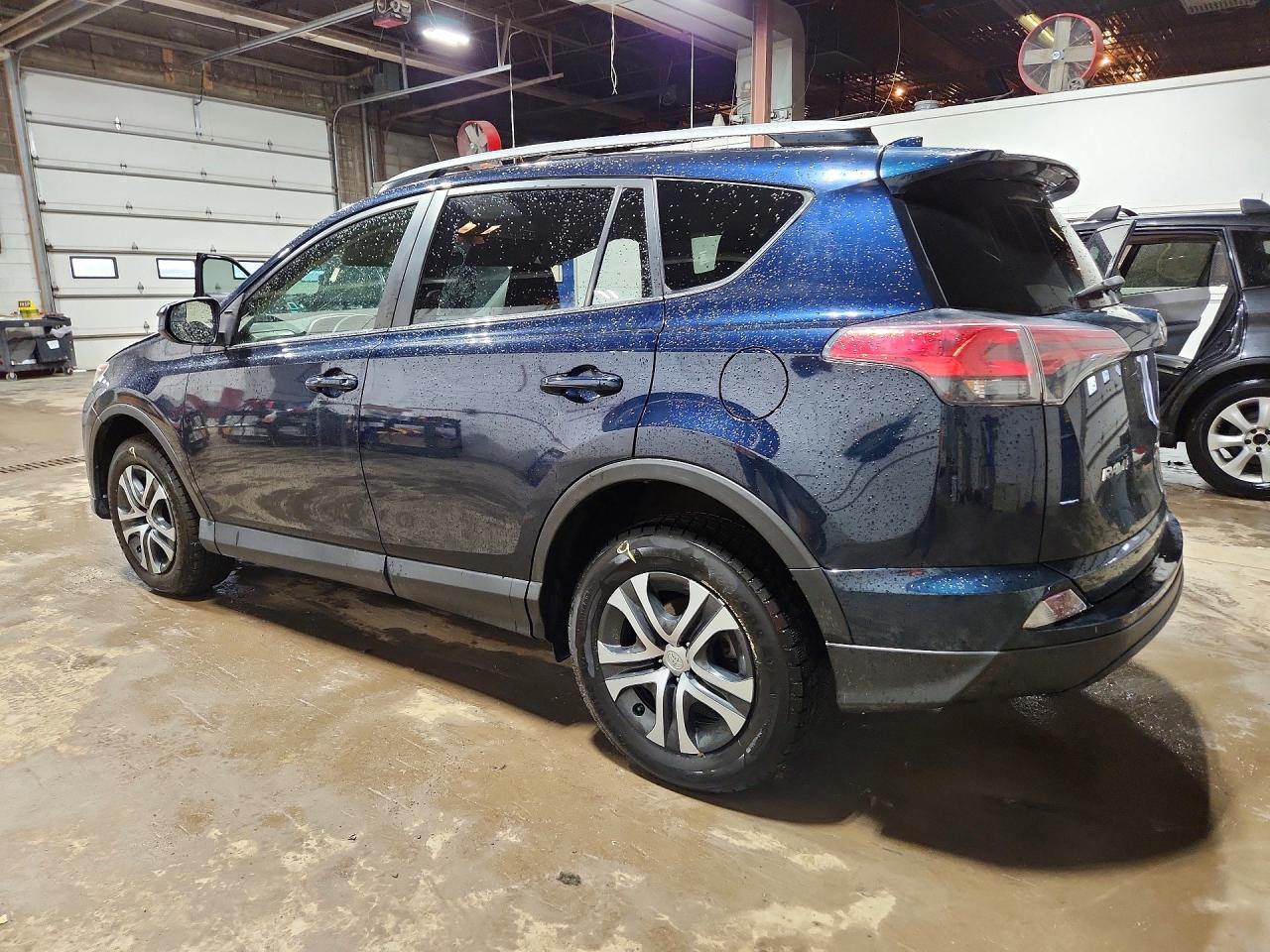 2017 Toyota Rav4 Le - Фото 2