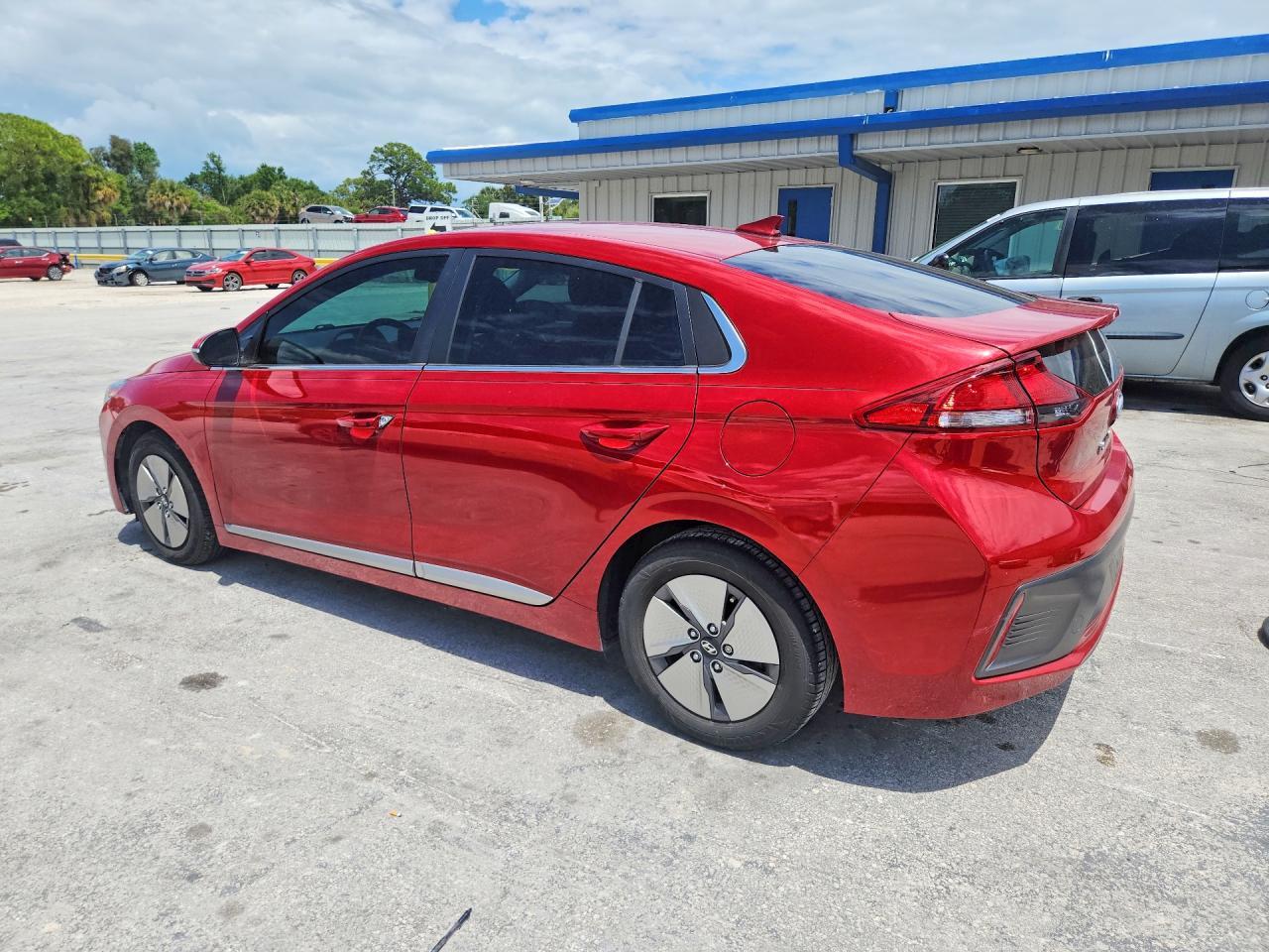 2022 Hyundai Ioniq Se - Фото 2