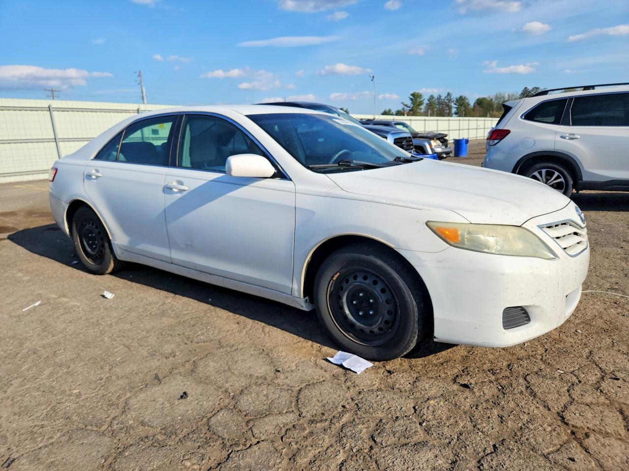 2010 Toyota Camry Le - Фото 4