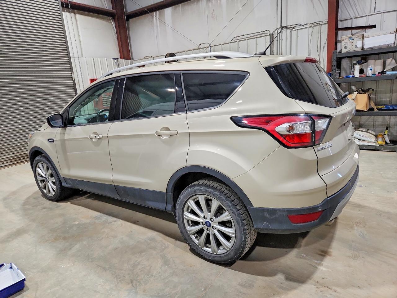 2017 Ford Escape Titanium - Фото 2