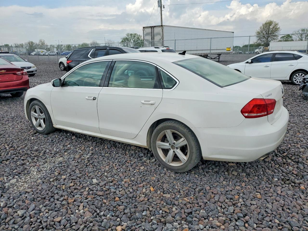 2013 Volkswagen Passat Se - Фото 2